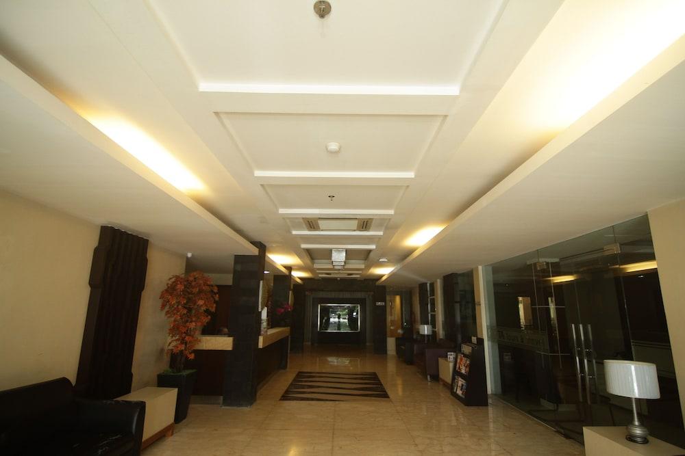 Rota International Hotel Giacarta Esterno foto