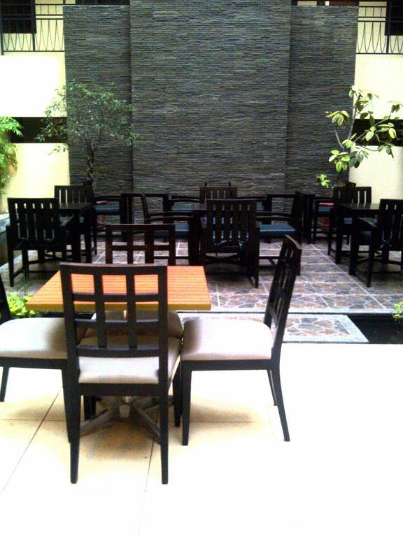 Rota International Hotel Giacarta Esterno foto