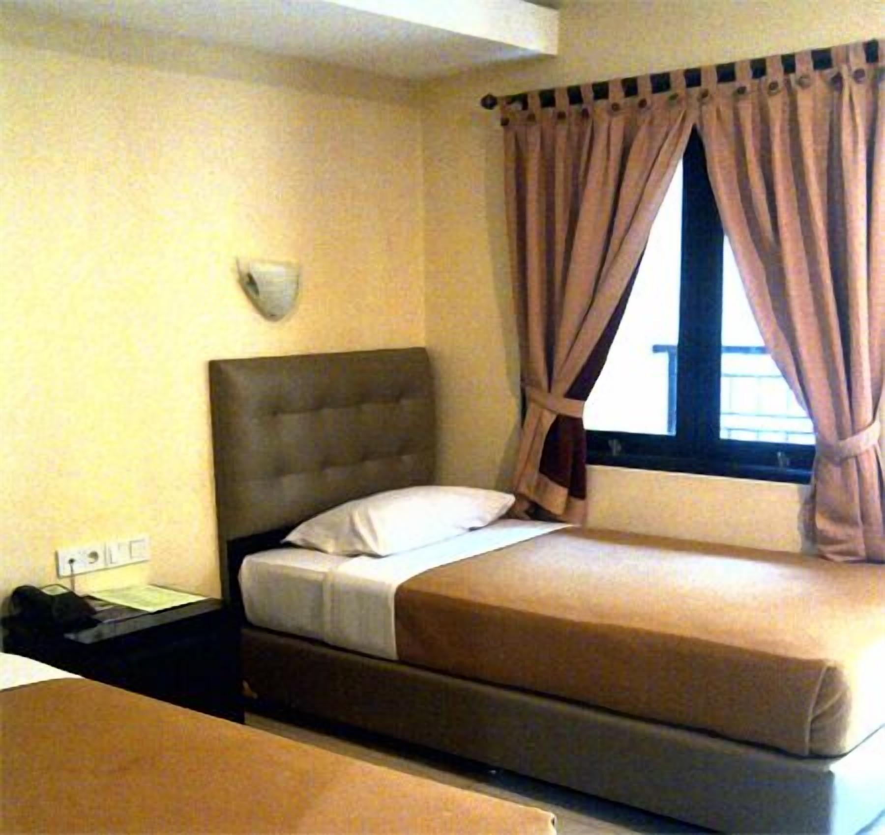 Rota International Hotel Giacarta Esterno foto