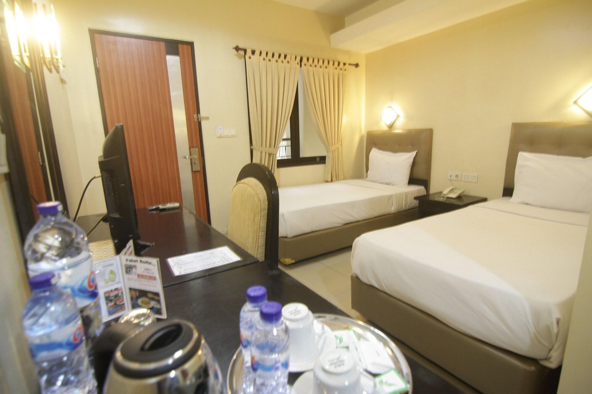 Rota International Hotel Giacarta Esterno foto