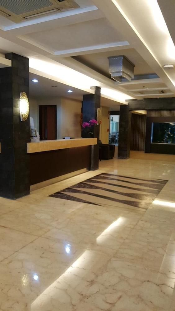 Rota International Hotel Giacarta Esterno foto