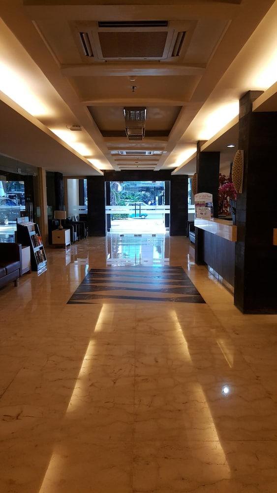 Rota International Hotel Giacarta Esterno foto