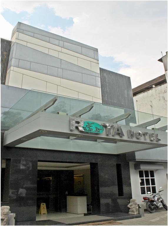 Rota International Hotel Giacarta Esterno foto