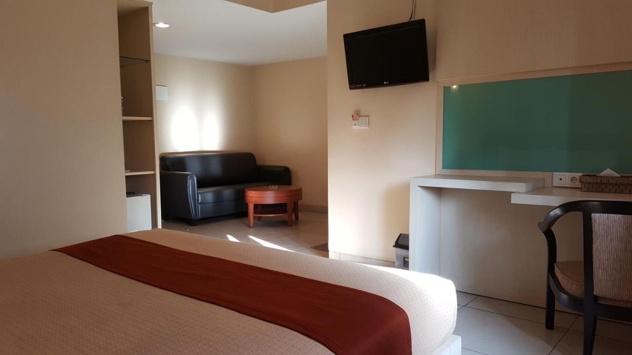 Rota International Hotel Giacarta Esterno foto