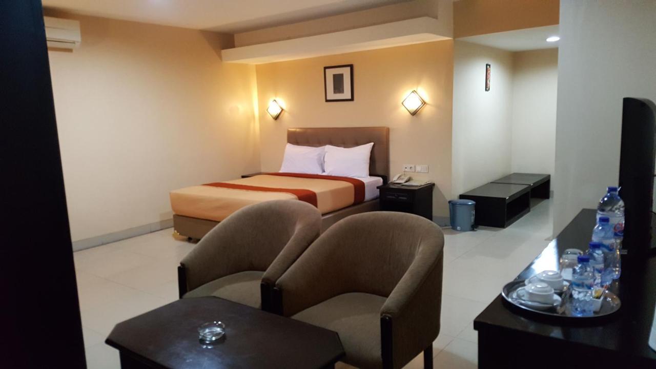 Rota International Hotel Giacarta Esterno foto